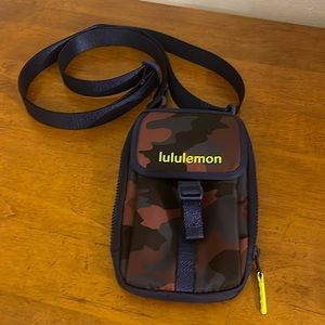 Lululemon small zip top crossbody bag